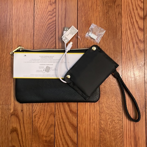 Black Phone charging wristlet. NWT - Picture 4 of 4